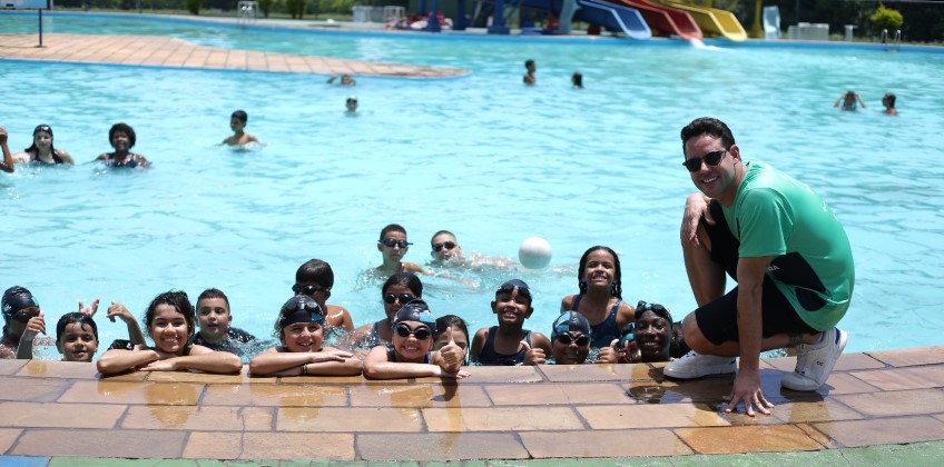 Parque Aquático de VR sedia Clínica de Natação Thiago Pereira neste fim de semana